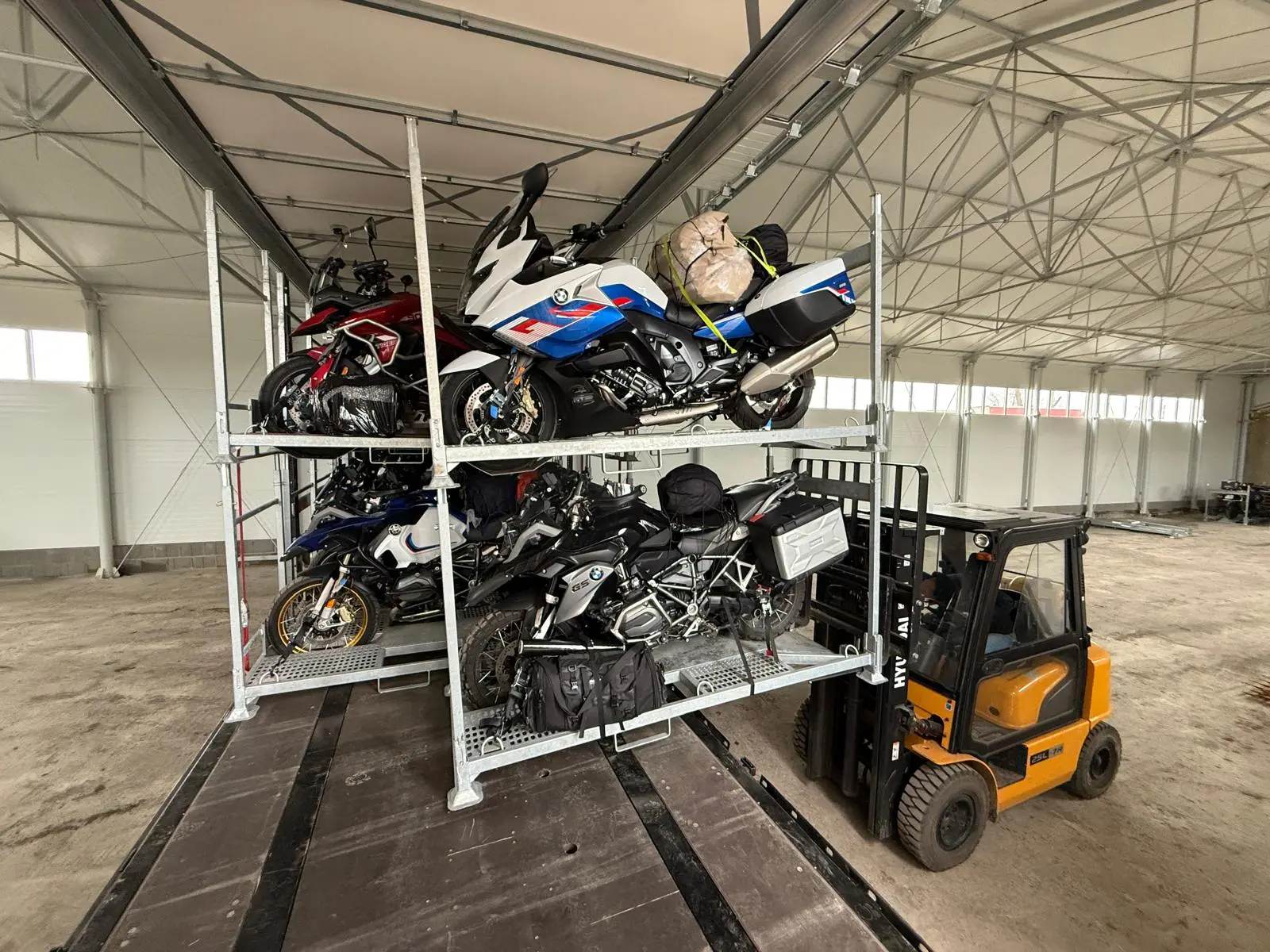 Jak zaplanować transport motocykla do Neapolu?